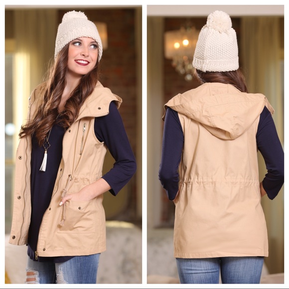 ✨RESTOCKED✨Khaki Cargo Vest - Picture 2 of 6